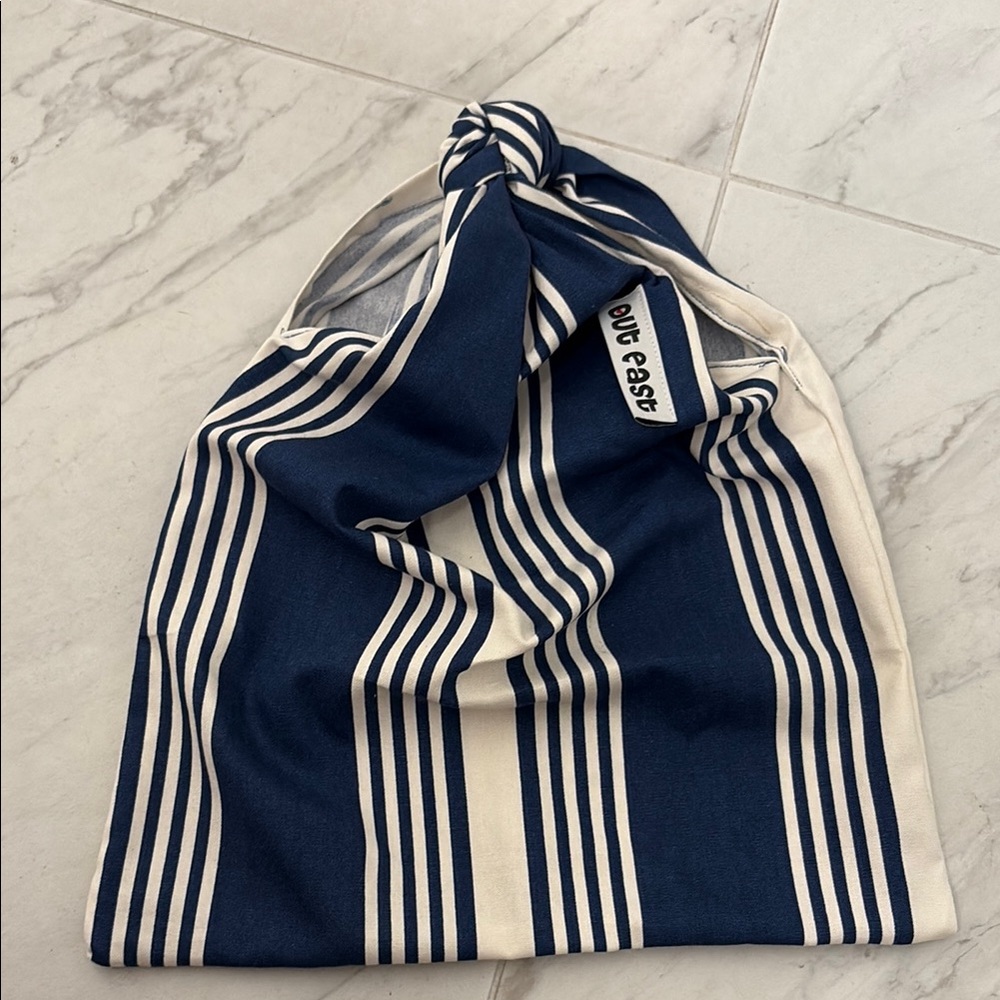 Knot arm through hanging Easy Blue and White Striped carry all